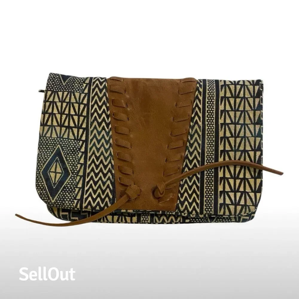 Women's Geometric Print clutch Bag Navy Cream - Picture 1 of 3